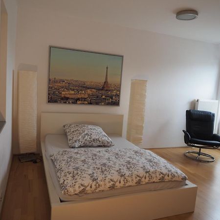 B8 - Just A Private Accommodation デュッセルドルフ エクステリア 写真