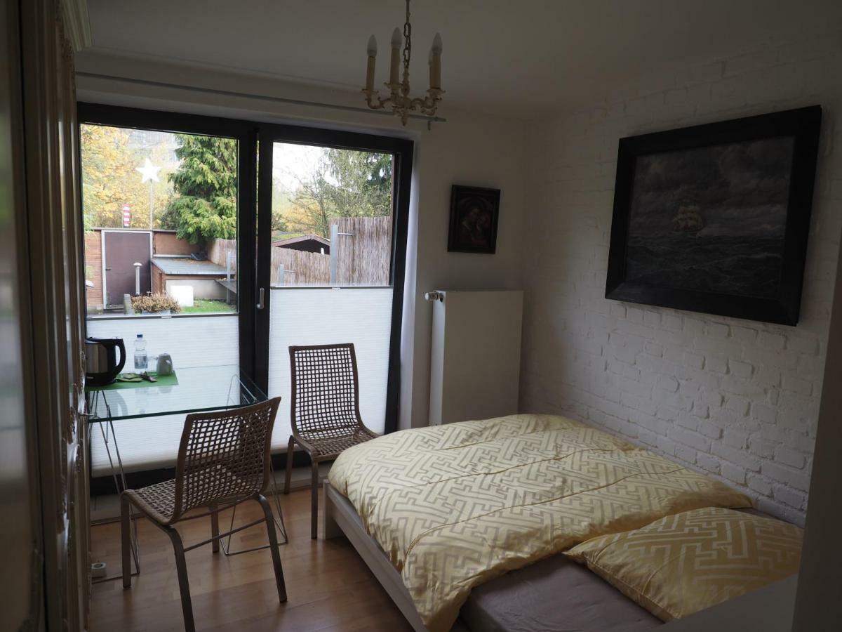 B8 - Just A Private Accommodation デュッセルドルフ エクステリア 写真