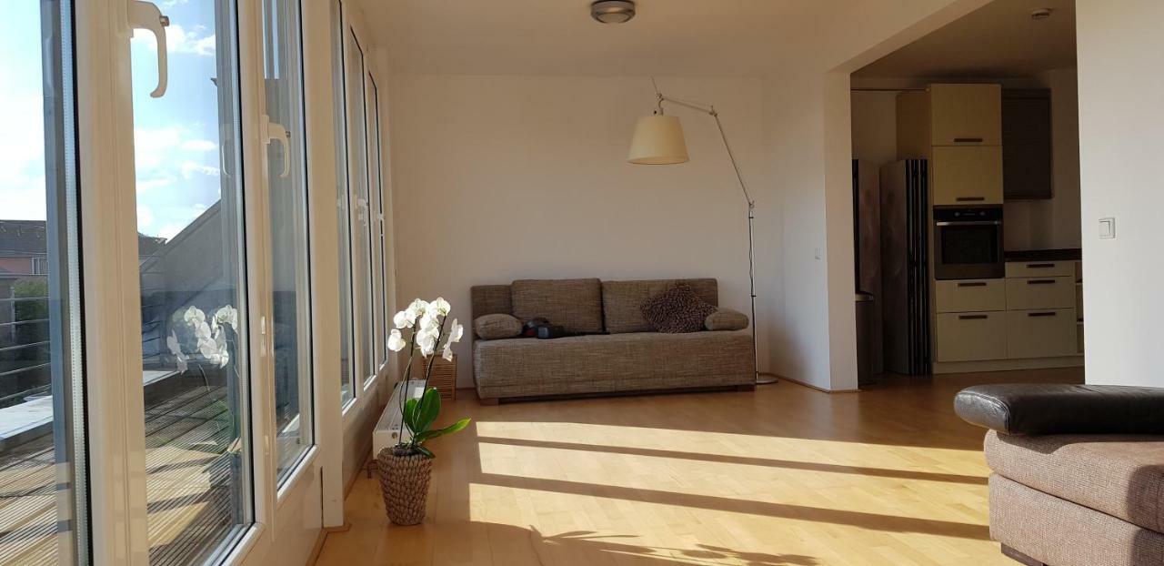 B8 - Just A Private Accommodation デュッセルドルフ エクステリア 写真