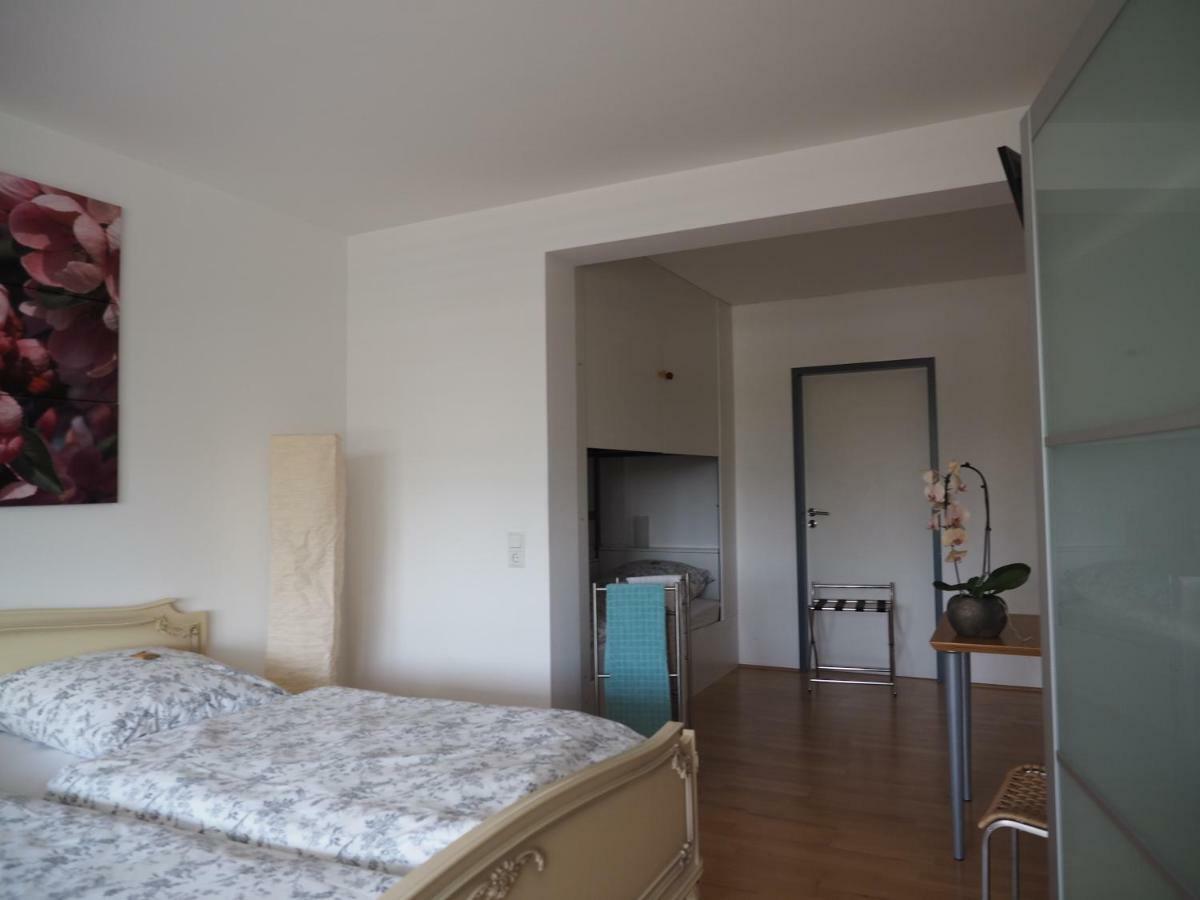 B8 - Just A Private Accommodation デュッセルドルフ エクステリア 写真