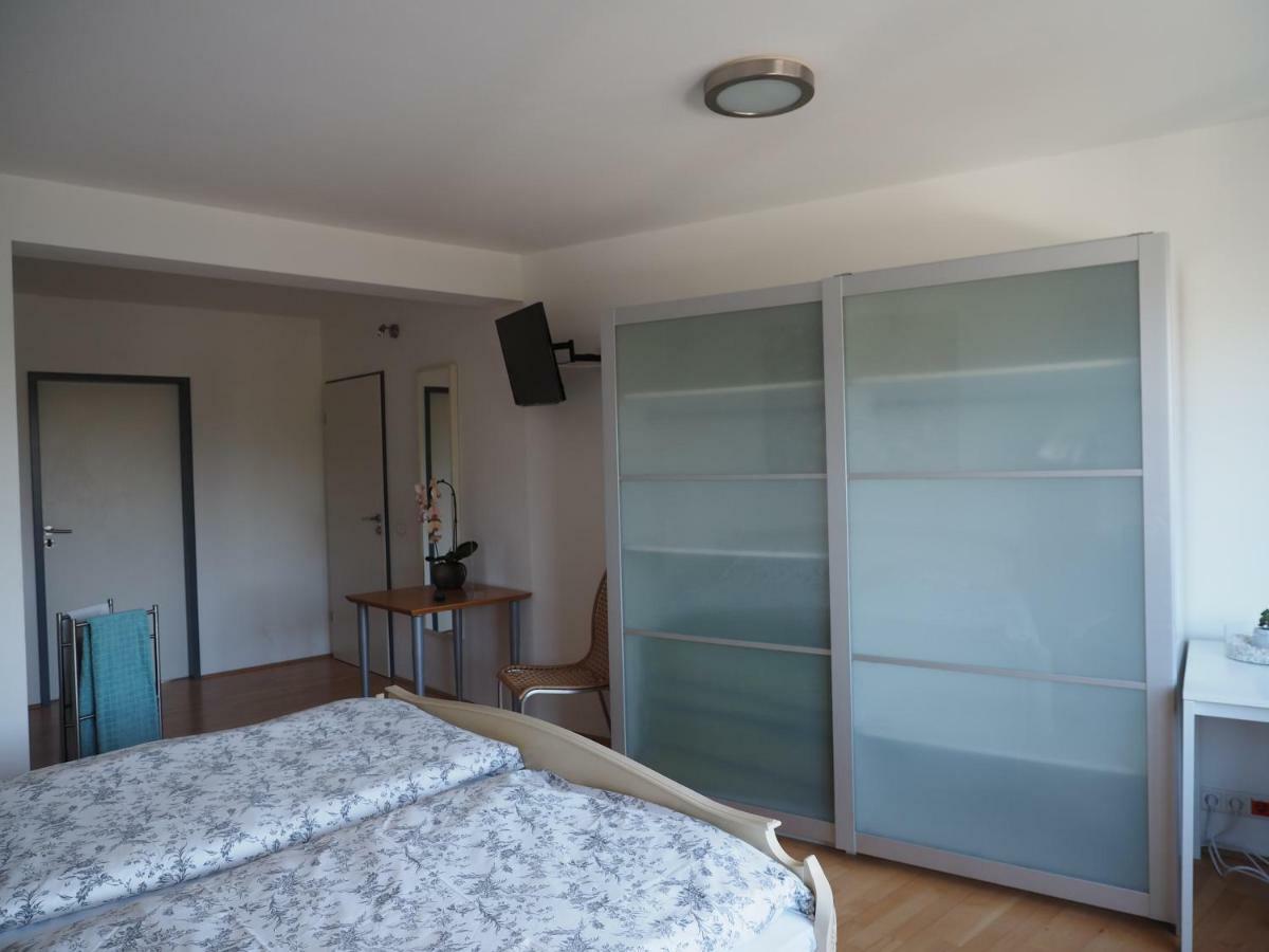 B8 - Just A Private Accommodation デュッセルドルフ エクステリア 写真