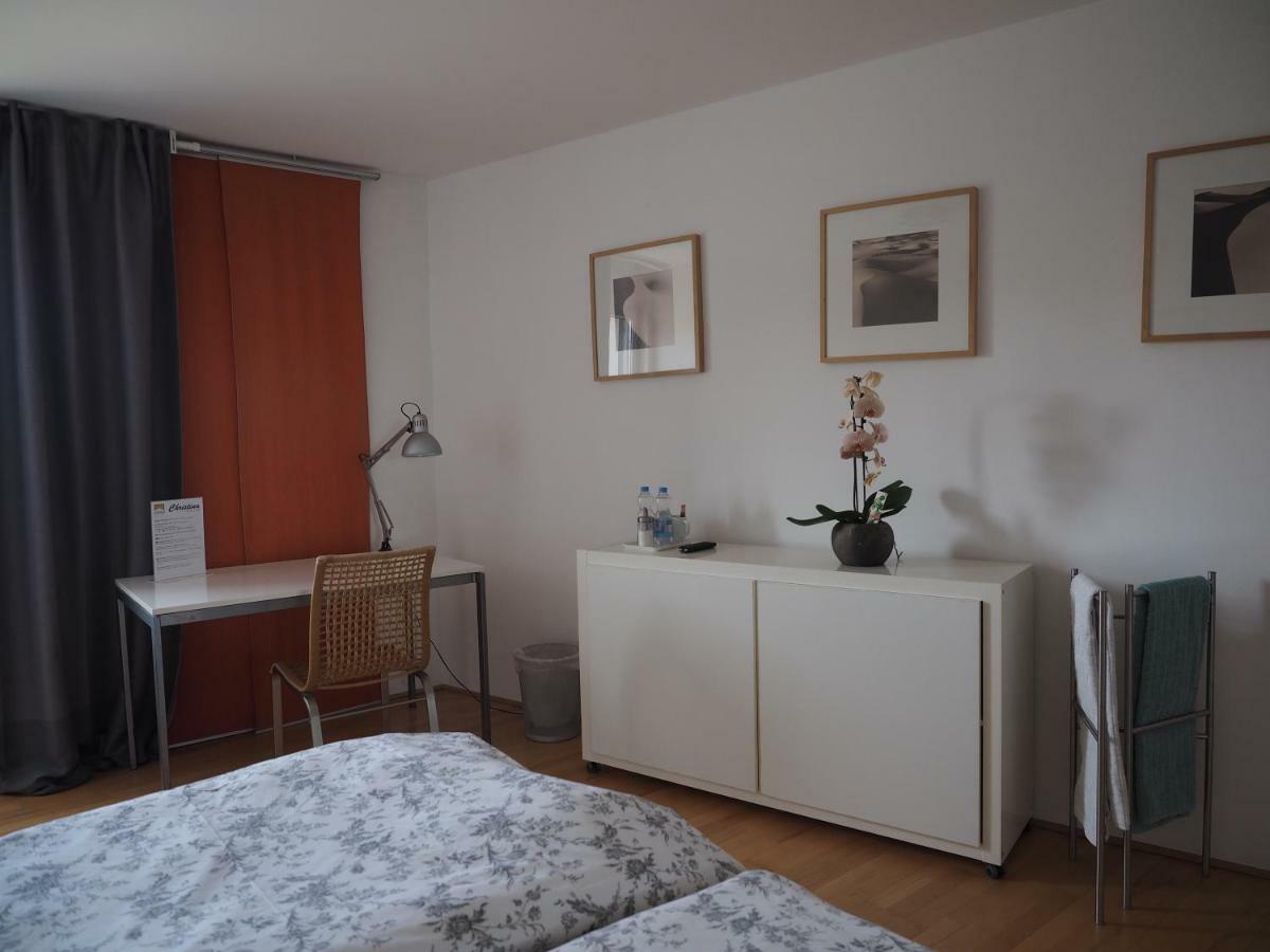 B8 - Just A Private Accommodation デュッセルドルフ エクステリア 写真