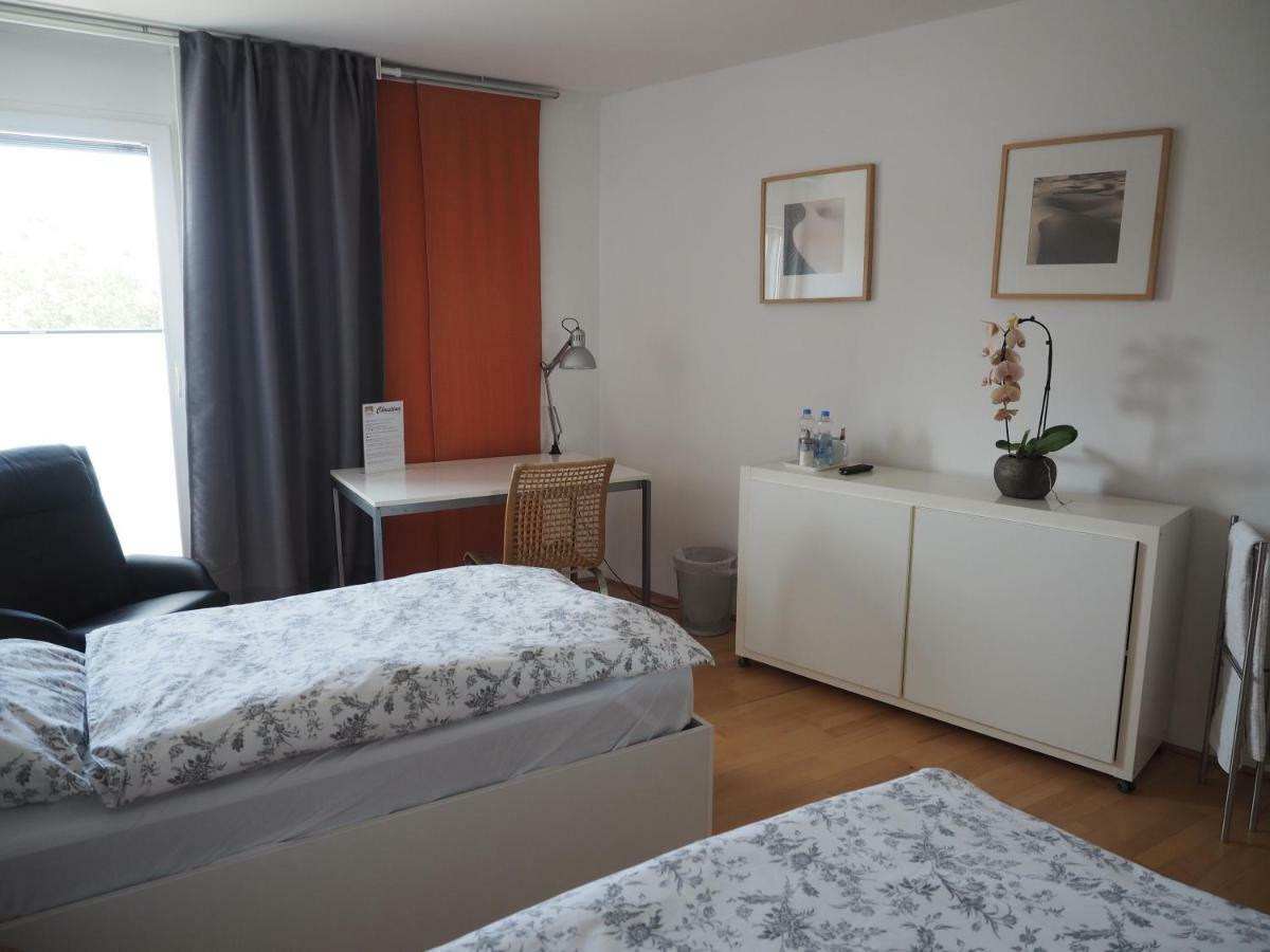 B8 - Just A Private Accommodation デュッセルドルフ エクステリア 写真