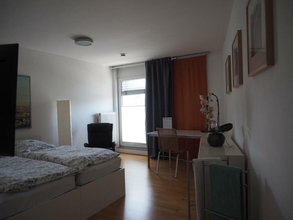 B8 - Just A Private Accommodation デュッセルドルフ エクステリア 写真