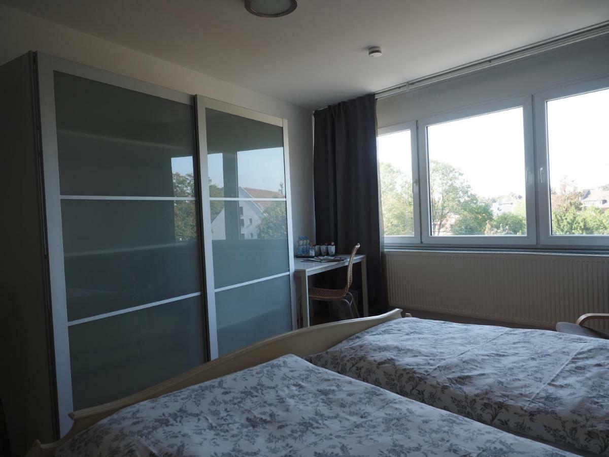 B8 - Just A Private Accommodation デュッセルドルフ エクステリア 写真
