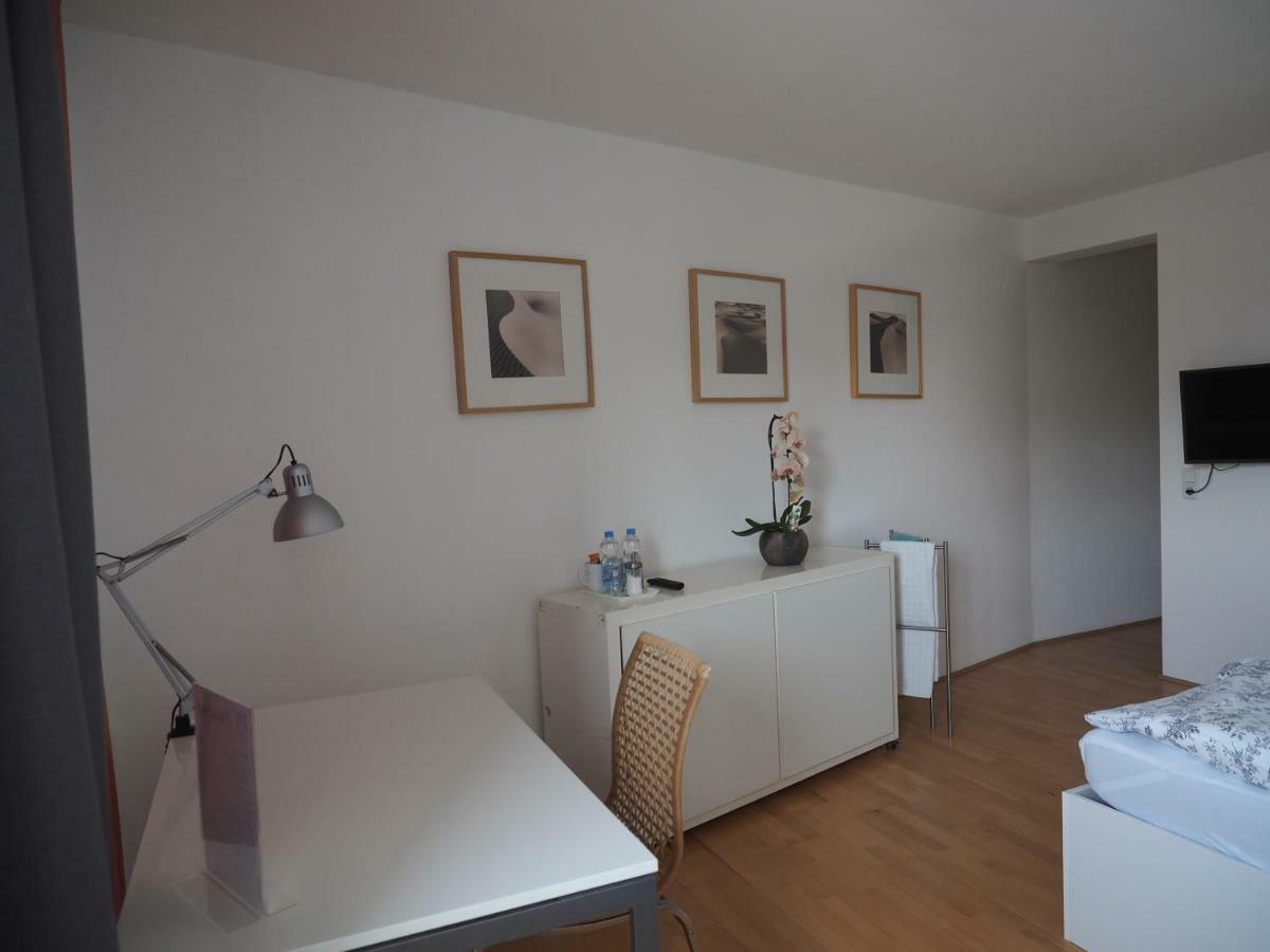 B8 - Just A Private Accommodation デュッセルドルフ エクステリア 写真